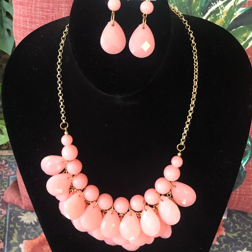 Rose Petal PINK STATEMENT NECKLACE/ VINTAGE ACRYLIC TEARDROP  W/EAR NEW